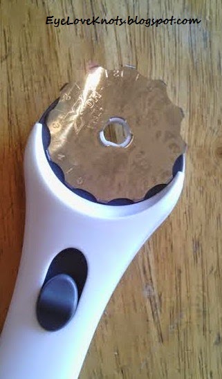 Changing the Blade on Your Rotary Cutter - EyeLoveKnots