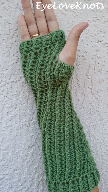 By Jenni Designs: Free Crochet Pattern: Cable Fingerless Gloves