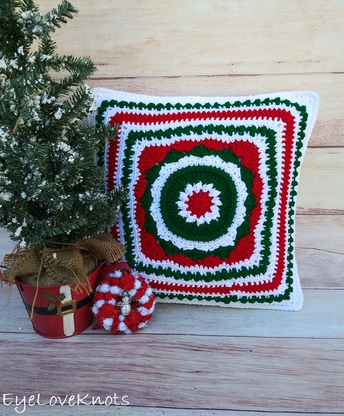 Buds-a-Blooming Christmas Throw Pillow - Crochet Pattern Hack ...