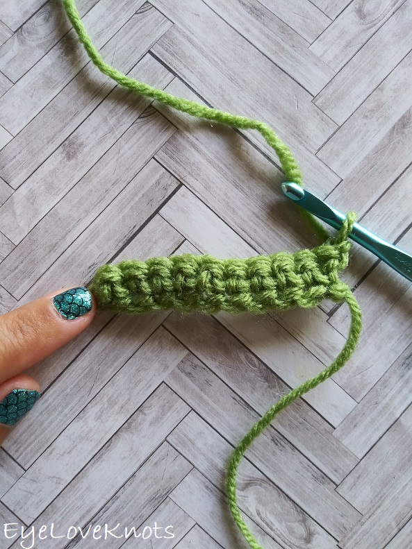 How to Single Crochet (US) - Photo Tutorial - EyeLoveKnots