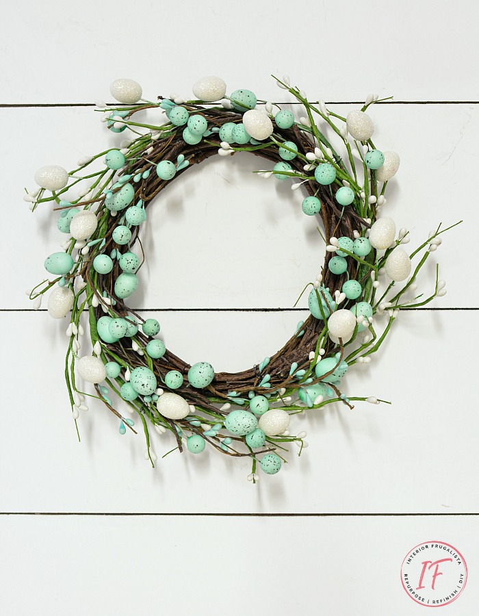 Super Easy Dollar Store Wreath from Interior Frugalista