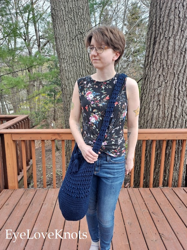 How to wear a crocheted bucket bag. Spring outfit.