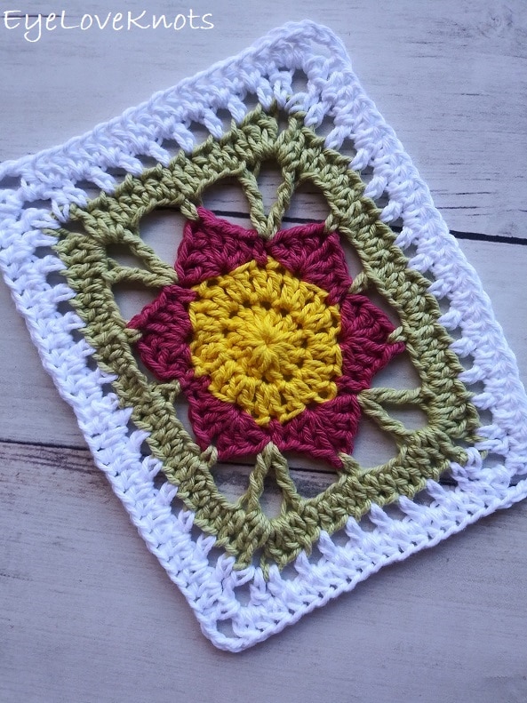 crocheted floral doily, EyeLoveKnots, Lily's Floral Rectangle Doily