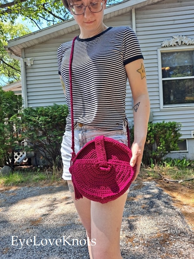 Striped Tee, Blue Jeans, Pink Crochet Crossbody Canteen Bag, EyeLoveKnots