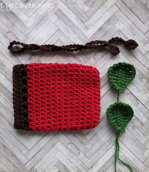 Apple Soap Cozy (or Small Gift Bag) - Free Crochet Pattern - EyeLoveKnots