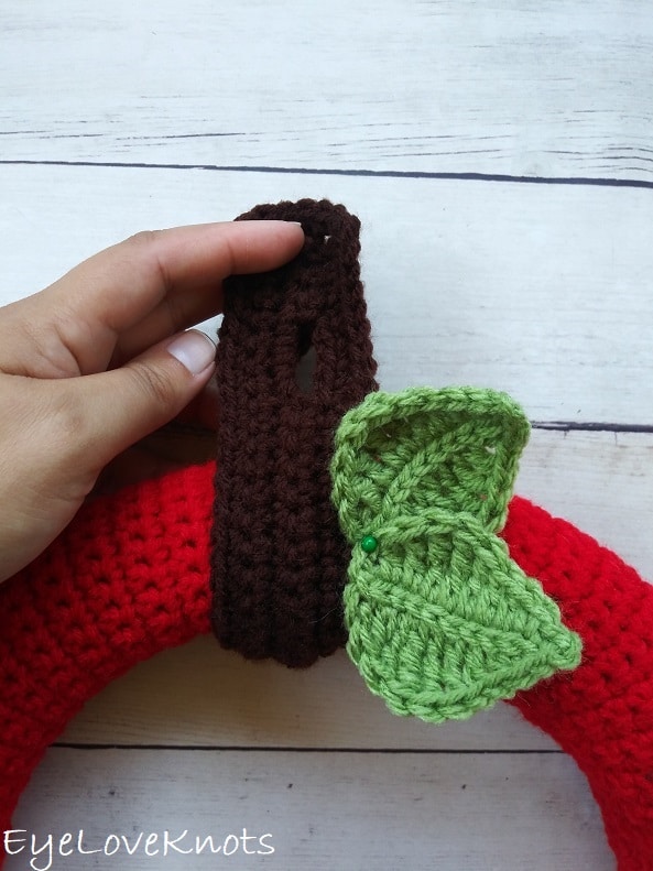 20 Free Apple Crochet Patterns - EyeLoveKnots