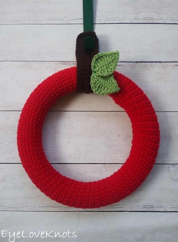 FREE Strawberries Vines and Flowers: Crochet pattern