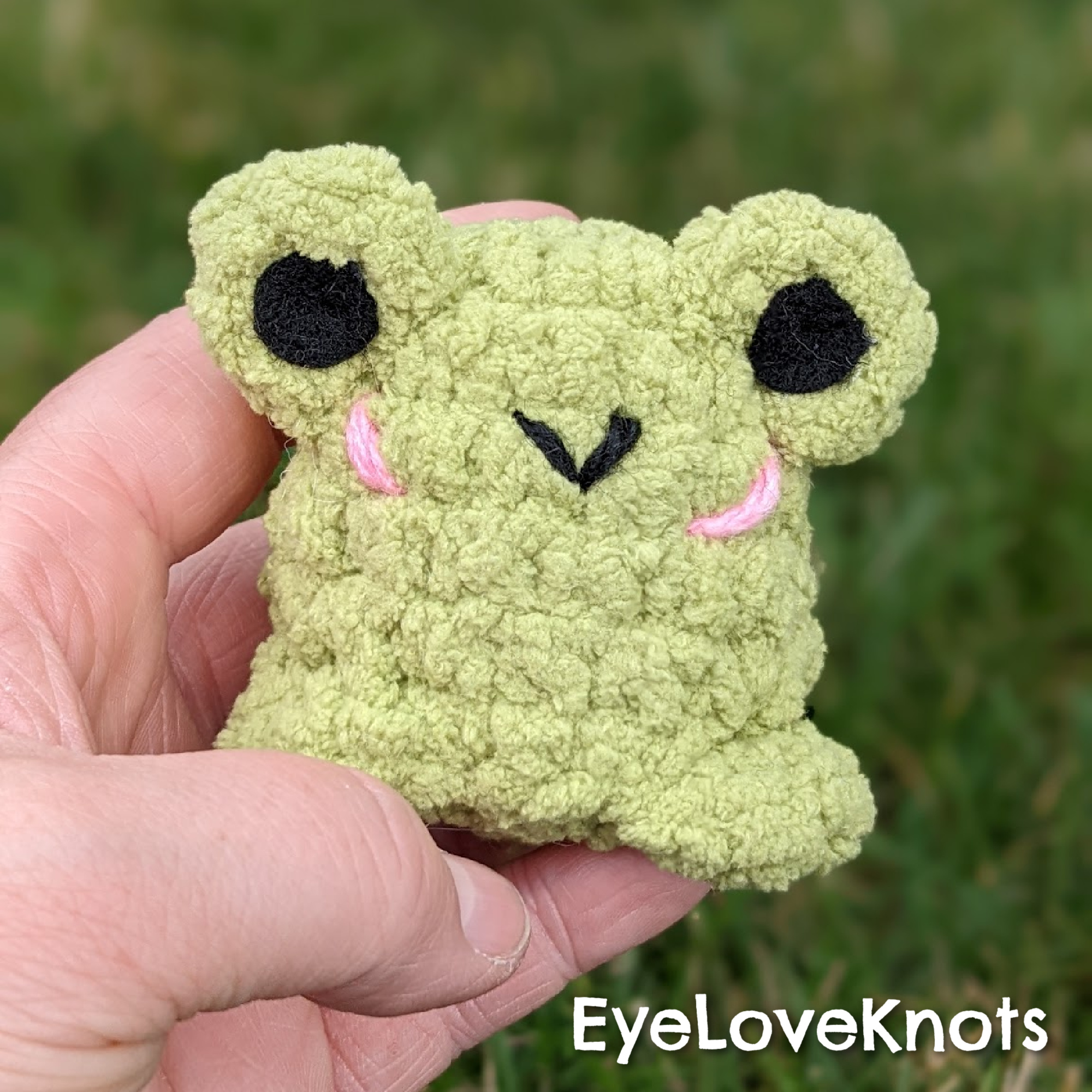 Crochet mini Frog Keychain: Crochet pattern