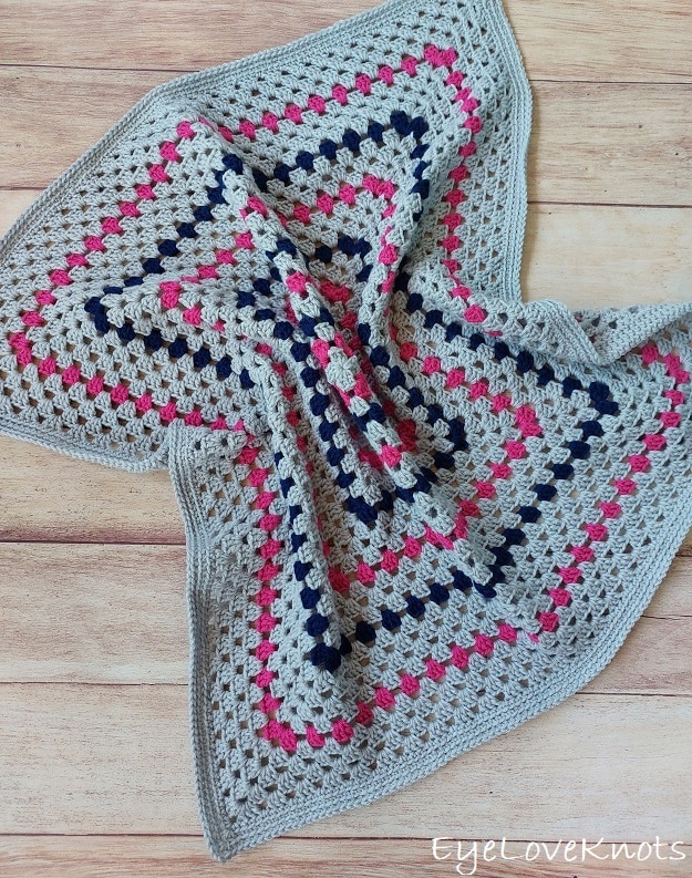 Floral Farmhouse Crochet Coasters - Free Pattern on Moogly