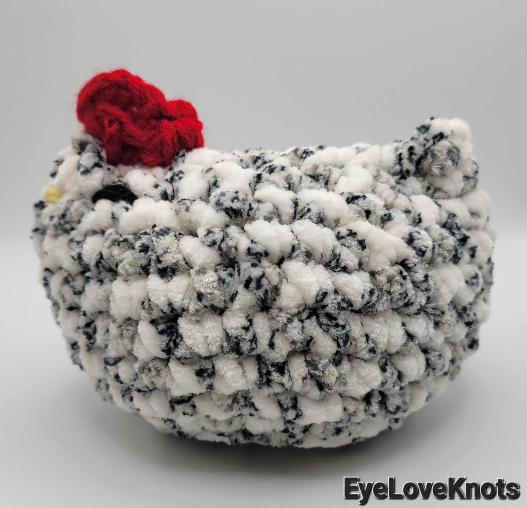 Mabel Chicken - Crochet Pattern Review - EyeLoveKnots