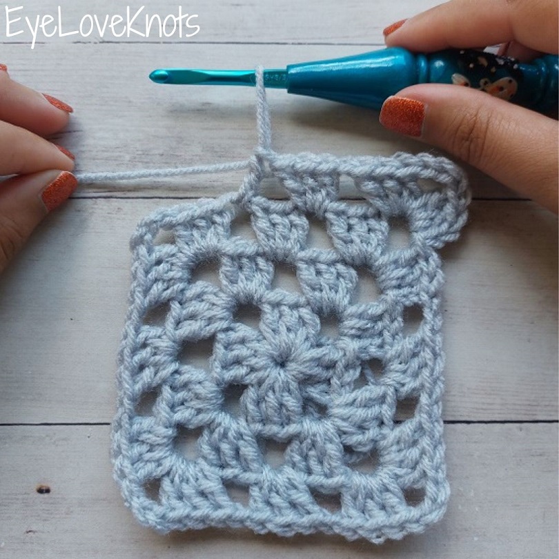 How to Add a New Ball of Yarn When You Run Out - EyeLoveKnots