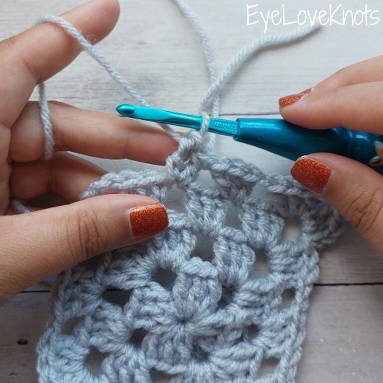 How to Add a New Ball of Yarn When You Run Out - EyeLoveKnots