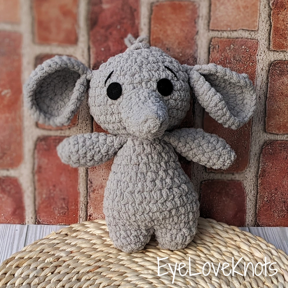 Elly the Elephant Mini Crochet Amigurumi Kit